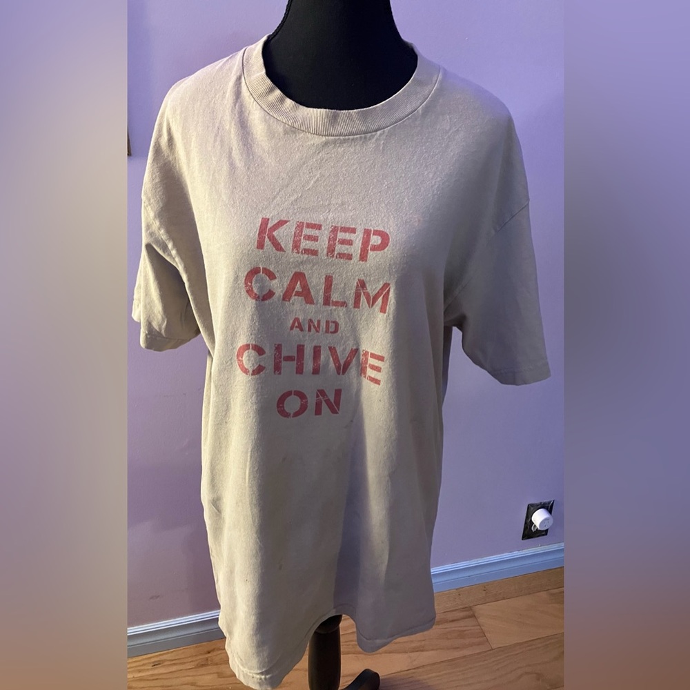 Mens beige short sleeved Chive tee size L